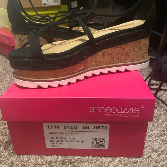 Shoe Dazzle Platform Sandas - Picture 2 of 4